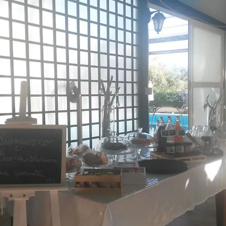 Couette-café Letizia 4*